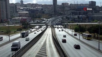 Vatandaşların bayram tatiline çıkmasıyla birlikte İstanbul'da yollar boş kaldı