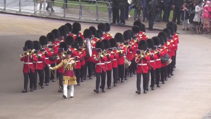 Download Video: Anniversaire officiel du roi Charles III: suivez en direct la traditionnelle parade militaire 