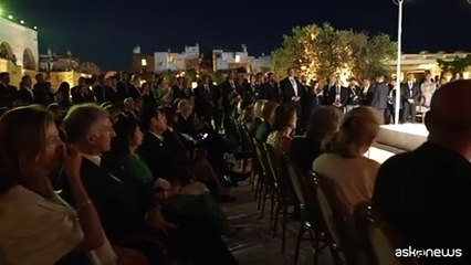 G7, l'esibizione di  Bocelli per i leader. Meloni tra Biden e Sunak