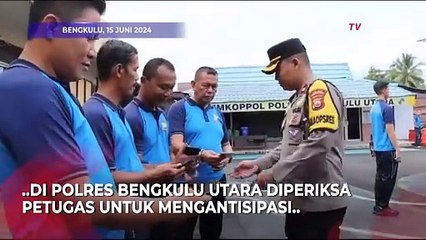 Momen Satu-persatu Ponsel Milik Anggota Polisi Diperiksa Terkait Judi Online