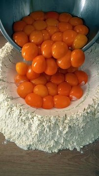 I love Making fresh Pasta. How many Egg yolks Can You Spot ....#pasta#freshpasta#pastalover#italianfood#foodie#pastadough#pastamaking#nudeln#frischepasta#handmadepasta#pastaliebe#eggyolk#foodblogger