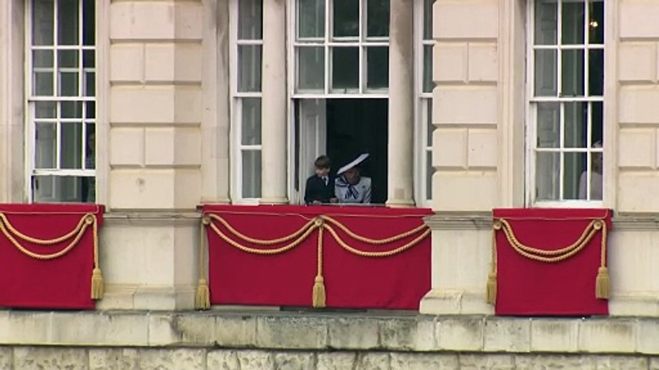 Kate watches Trooping parade from Buckingham Palace balcony