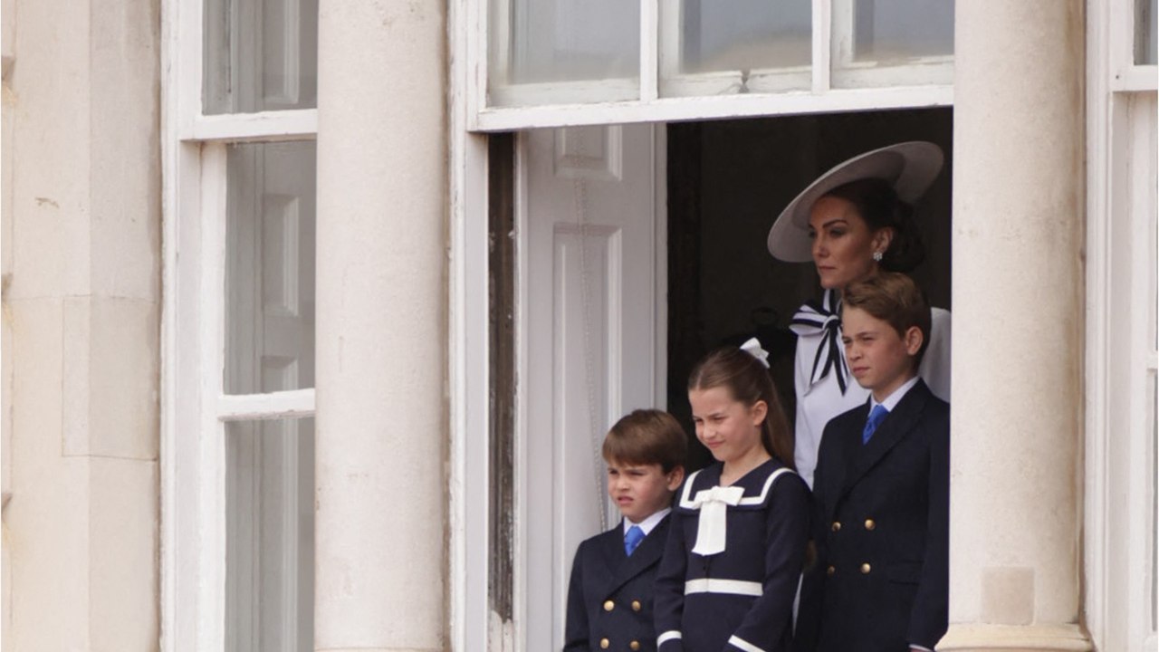 VOICI - Trooping the colour : le prince Louis fait encore des siennes et fait même rire sa mère, Kate Middleton