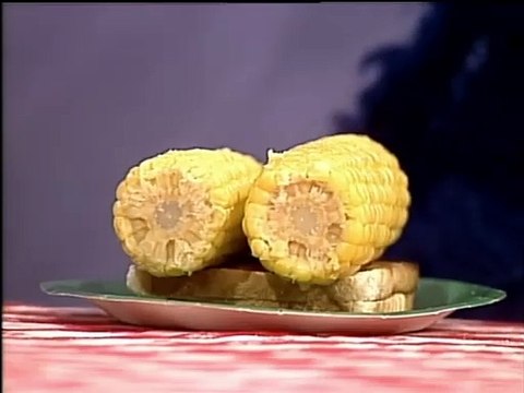 Sesame Street: Poached Eggs (Latin Spanish, Furry, Fun and Healthy Too)