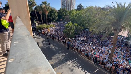 El recibimiento al autobús del Málaga antes de la final del playoff de ascenso a Segunda
