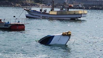부산 기장 앞바다에서 레저보트 침수...7명 구조 / YTN