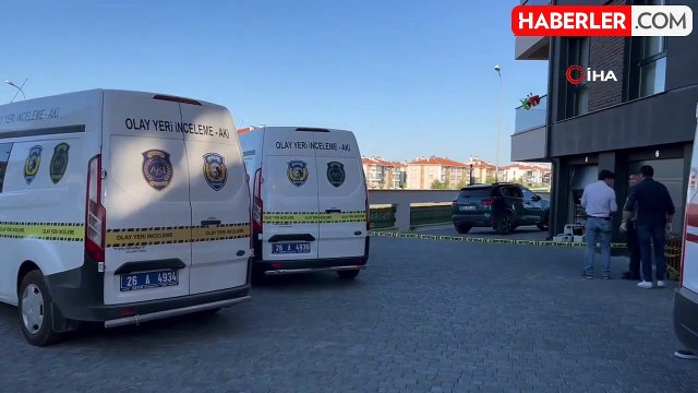 Eşini ve üvey kızını öldürüp intihar etti