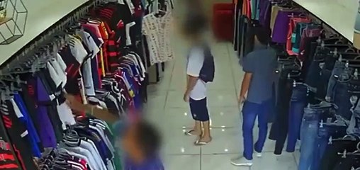 Garotos roubam camiseta em loja em Goiás