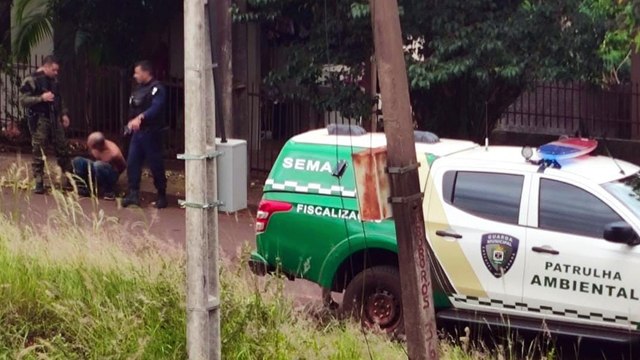 Filho é preso após ameaçar os pais e quebrar os móveis dentro de casa