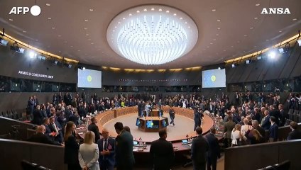 Télécharger la video: Ucraina, i ministri della Difesa dei paesi Nato riuniti a Bruxelles