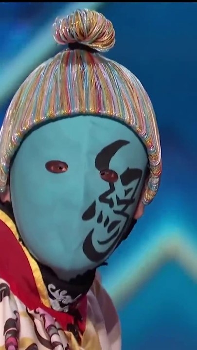 Watch this guy FACE OFF with Heidi and Howie