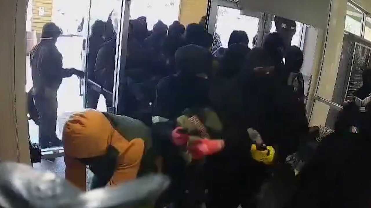 Braquage géant aux États-Unis : 20 voleurs dévalisent une bijouterie en 2 minutes