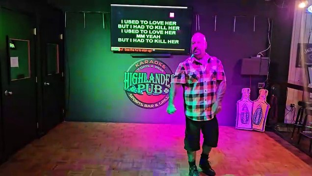 GUNS N ROSES - USED TO LOVE HER (PERFORMED AT THE HIGHLANDER)