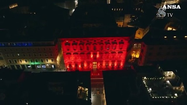 Senato, la facciata di Palazzo Madama illuminata di rosso