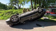 W Duńkowiczkach kierująca VW passatem zjechała z drogi, uderzyła w przepust i dachowała