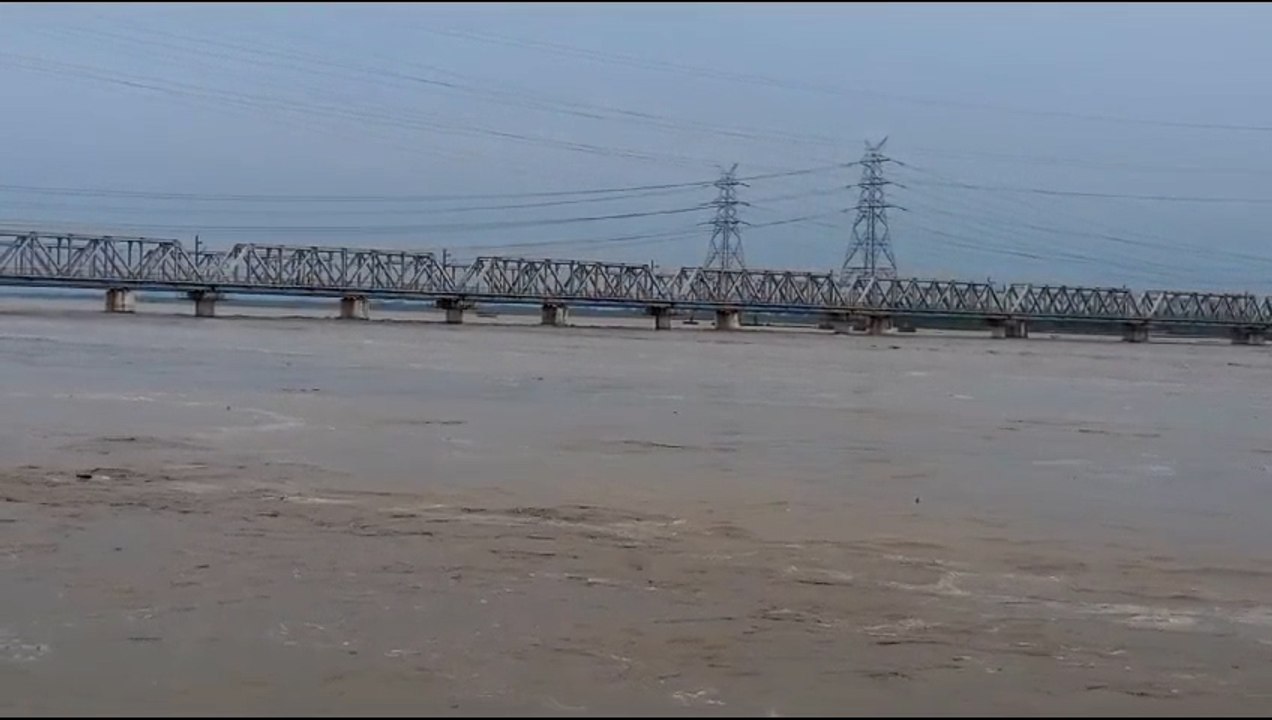 বিপদ সীমায় তিস্তার জল! থামছে না বৃষ্টিও, প্রকৃ...