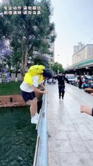 लड़के को पुलिस पढ़ते हुए पुलिस ने काम हो गई