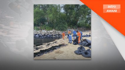 Tumpahan minyak di pantai Singapura giat dibersihkan