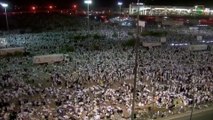 Cientos de miles de musulmanes apedrean al diablo en peregrinación