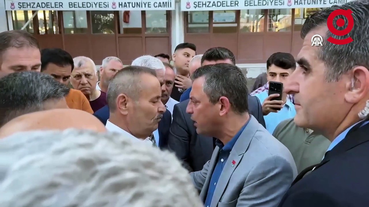 Bayram namazı çıkışı yurttaşla CHP lideri Özel arasında 'Hamas' tartışması: 'İspanya Filistin'i benim mektubumla tanıdı'