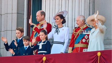 GALA VIDEO - Trooping the Colour : un membre de la famille royale caché au balcon, mais bel et bien présent…