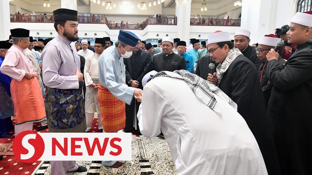 Sultan Selangor joins 3,000 congregants for Hari Raya Haji prayers