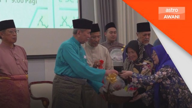 Tun Wan Junaidi solat sunat Aidiladha di Masjid Jamek Sarawak