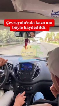 Sen misin yolda makas atan? Kendi kazasını böyle çekti