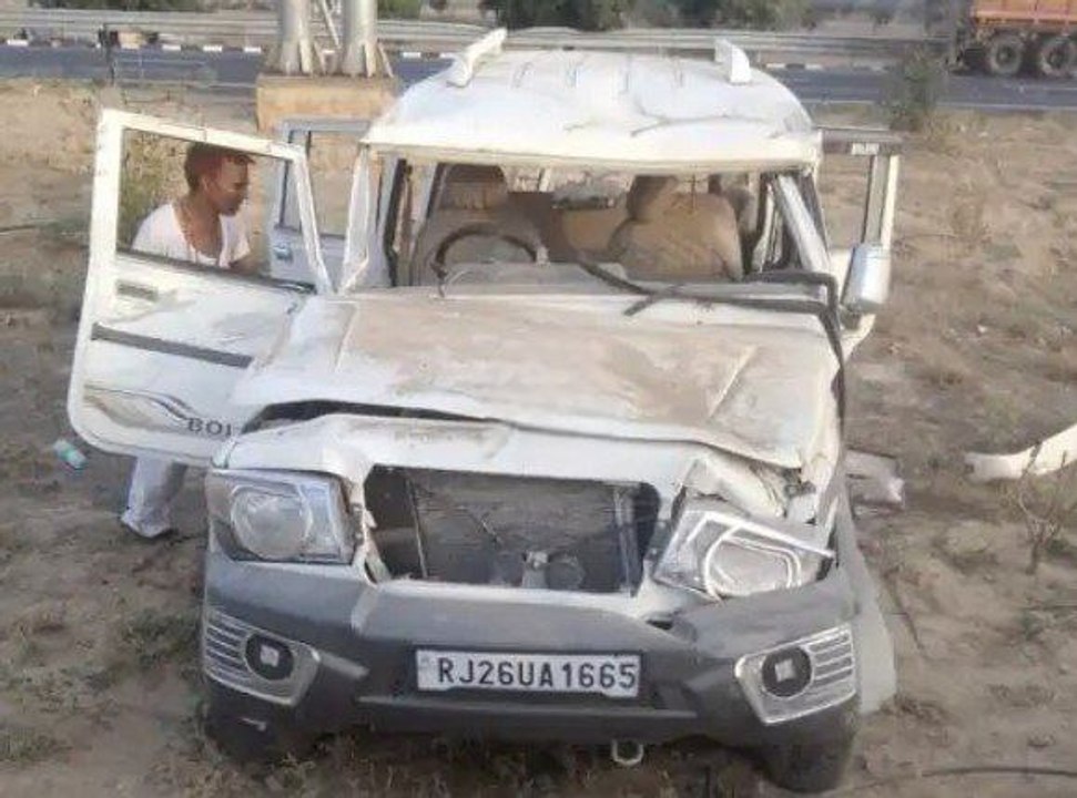 दिल्ली मुम्बई एक्सप्रेस वे पर हादसा, एक ही परिवार के 9 लोग घायल