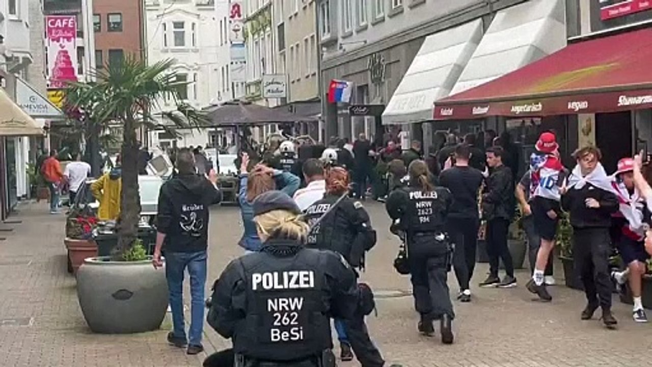 Vor EM-Spiel: Schlägerei zwischen Fußballfans in Gelsenkirchen