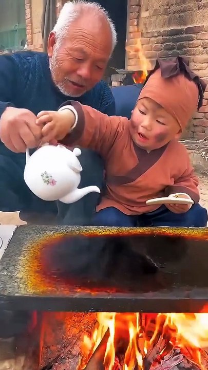 Tongguan Roujiamo The joy of cooking together with grandparents
