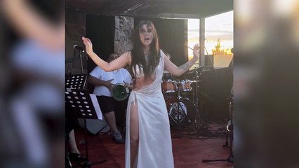 Selen Görgüzel’den sahnede dans şov!