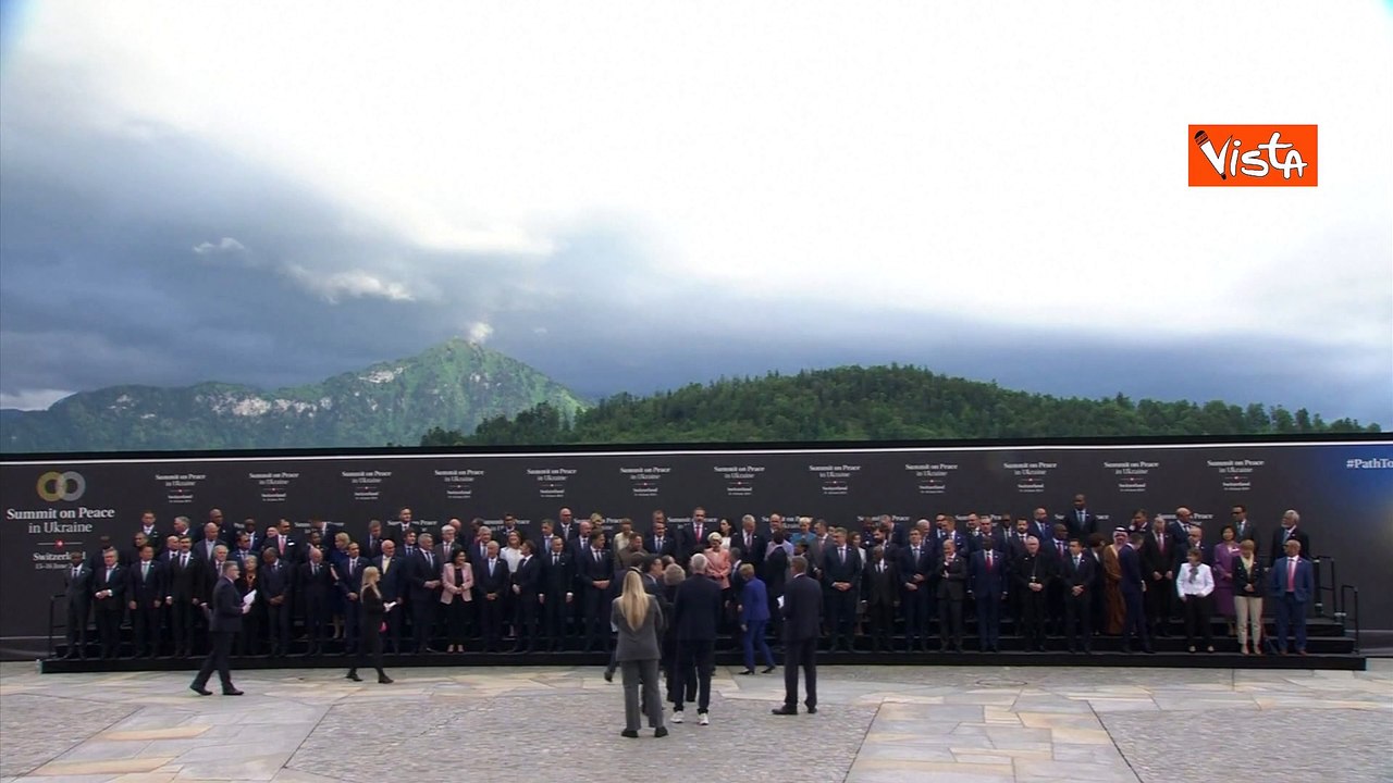 Summit per la pace in Ucraina, la foto dei leader in Svizzera. Ecco le immagini