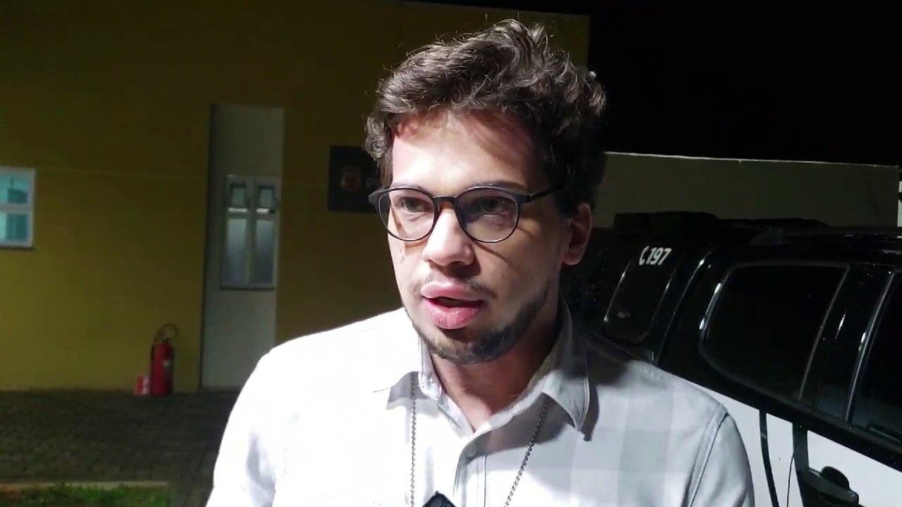 Mãe que tentou jogar filho de carro em movimento foi autuada por tentativa de homicídio, diz delegado