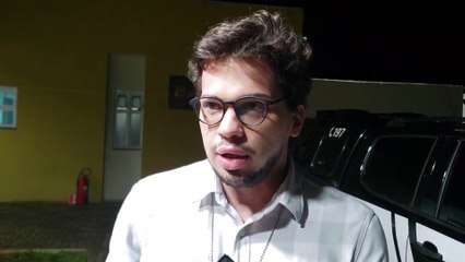 Mãe que tentou jogar filho de carro em movimento foi autuada por tentativa de homicídio, diz delegado