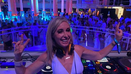 Mum who quit £50k a year sales job now DJing Glastonbury