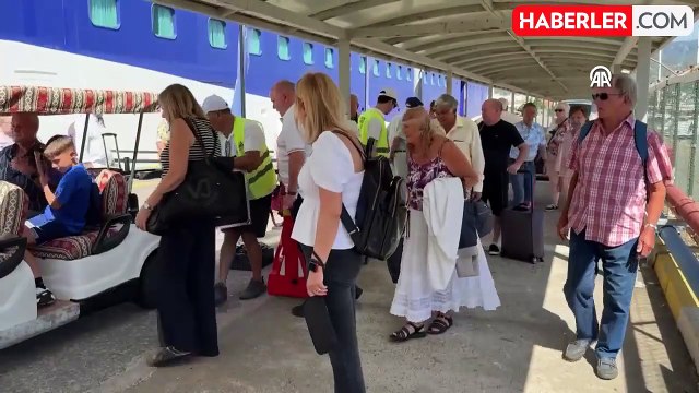 Malta bayraklı kruvaziyer Marmaris'e geldi
