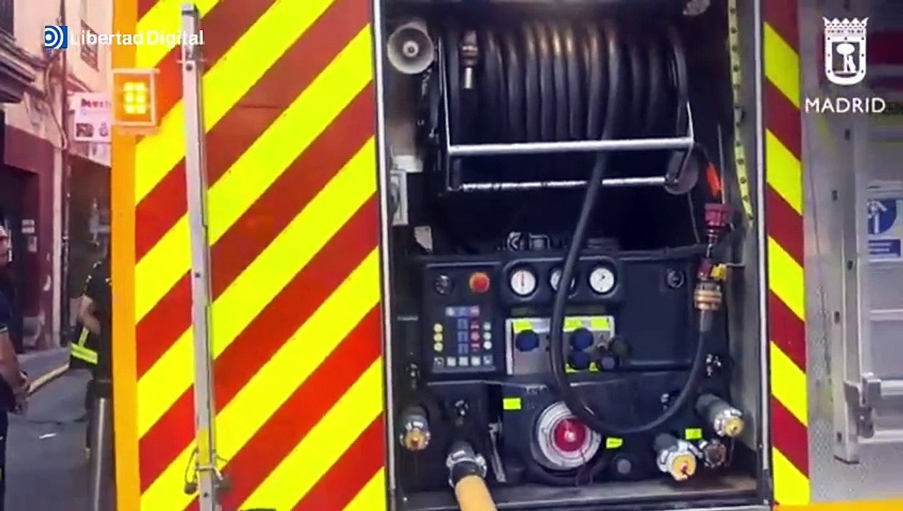 Un incendio en una discoteca de Usera obliga al desalojo de varios vecinos