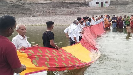 मां चर्मण्यवती की पूजा-अर्चना कर ओढ़ाई चुनरी