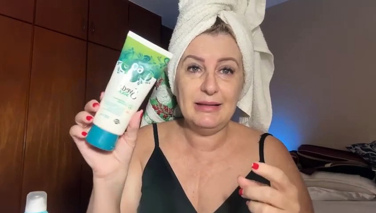 cuidando da Pele de manhã do jeito certo, pele madura com manchas e rugas.