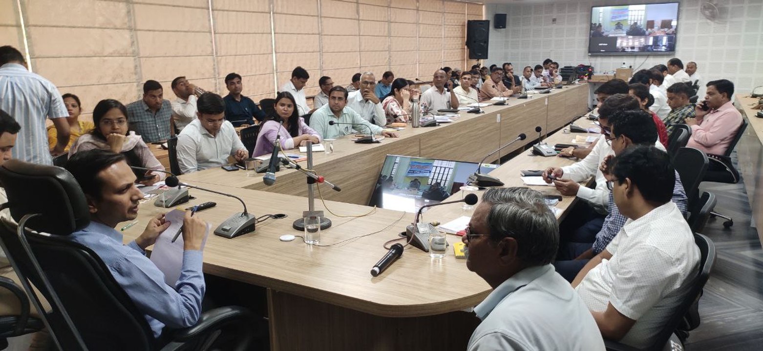 जिला कलेक्टर आशीष गुप्ता ने की जनसुनवाई, देखें वीडियो
