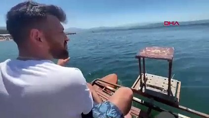 BURSA Motor ustası, eski koltuk ve sehpadan su aracı yaptı