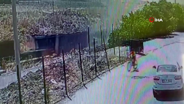 Diyarbakır'da yük treni hafif ticari araca çarptı: 2 yaralı