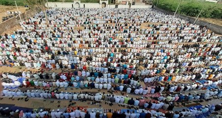 ईद-उल-जुहा पर नमाजियों से अटी ईदगाह, छतों से सडक़ तक हुई नमाज