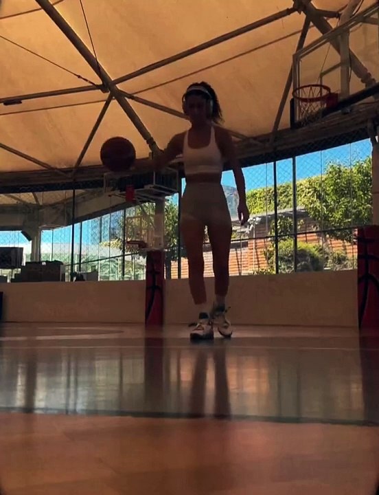 Devrim Özkan basketbol oynadığı anları paylaştı