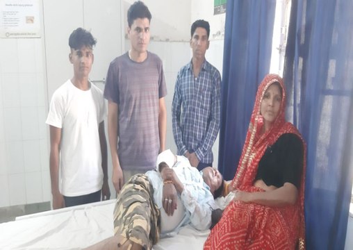 अनियंत्रित होकर बोलेरो ग्रीन कोरिडोर पर पलटी, एक ही परिवार के 10 जने घायल...देखें यह वीडियो