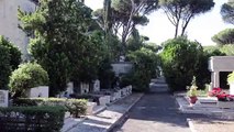 Roma, i rilievi della polizia sulla tomba di Berlinguer vandalizzata: video