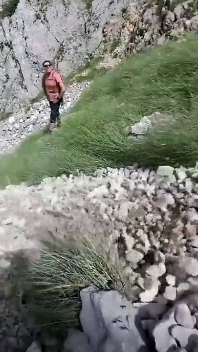 Ce n'est pas une coulée de boue mais bien une coulée de rochers en montagne