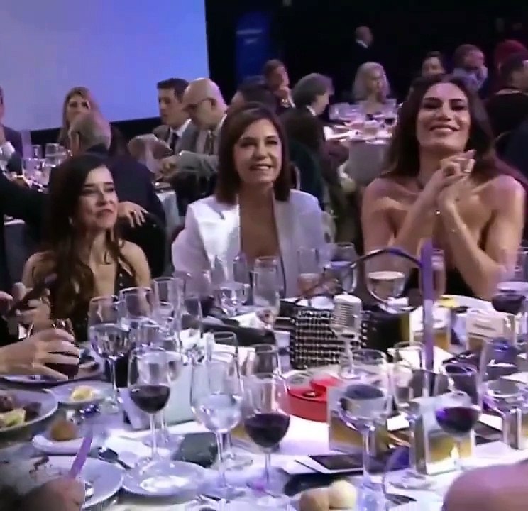 "Se lo quiero dedicar a mi amor... sí, a vos Rolando": el abucheo a Barbano por el ninguneo a Marina Calabró en los MF