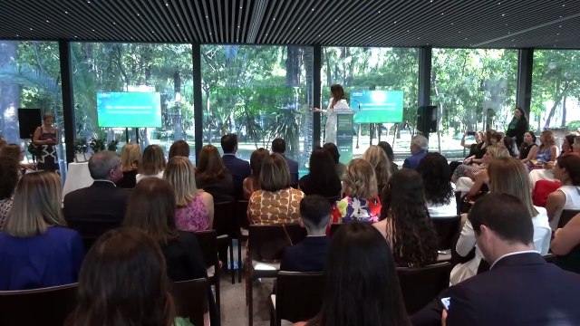 Moreno destaca el papel de las mujeres en la transformación de Andalucía